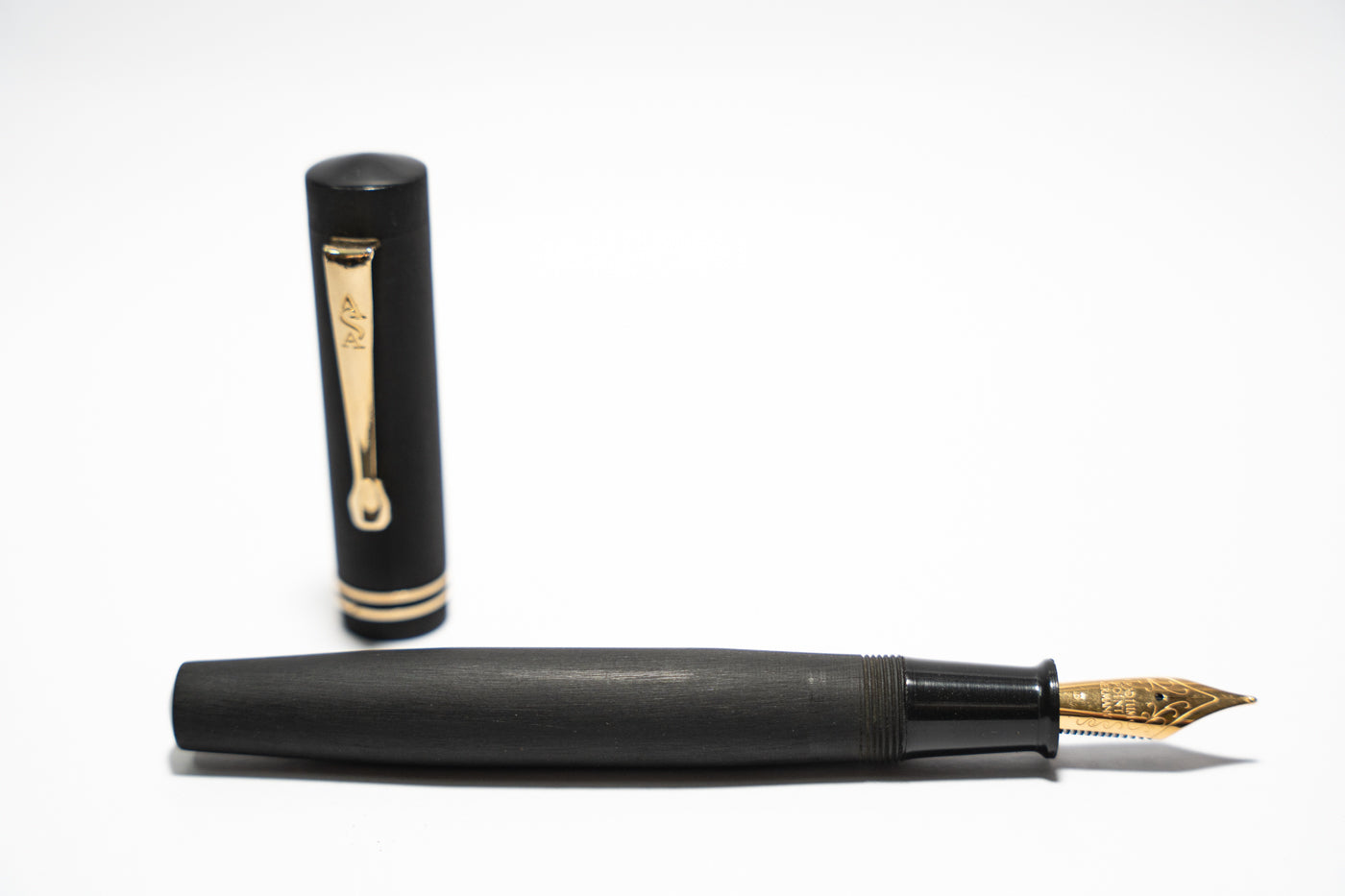 ASA Maya Handcrafted Ebonite Fountain Pen - Vintage-Inspired Diamond Design with Jowo Nib